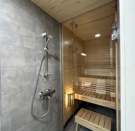 Kotimaailma - Uusi Rivitalokolmio Saunalla # 1 דירה *