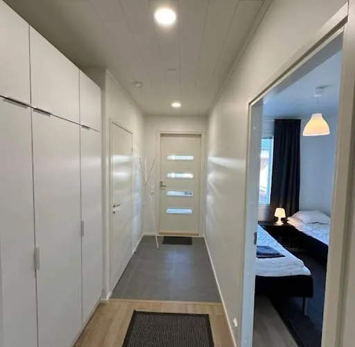 Kotimaailma - Uusi Rivitalokolmio Saunalla # 1 *